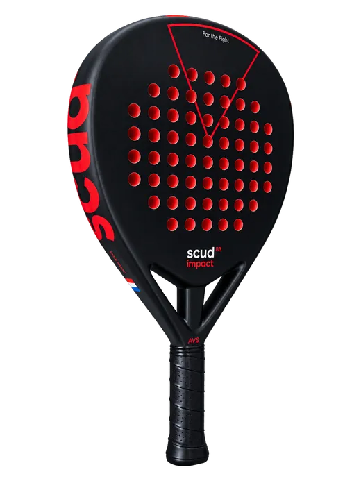 Raquette de padel SCUD Black Impact B3 noire, face avec perforations rouges et triangle rouge, vue de trois quarts