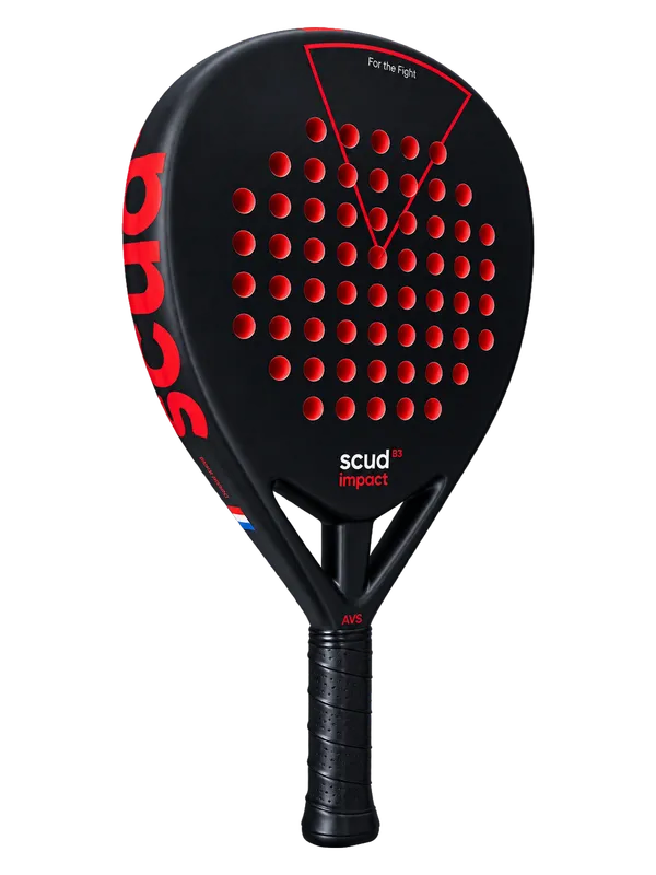 Raquette de padel SCUD Black Impact B3 noire, face avec perforations rouges et triangle rouge, vue de trois quarts