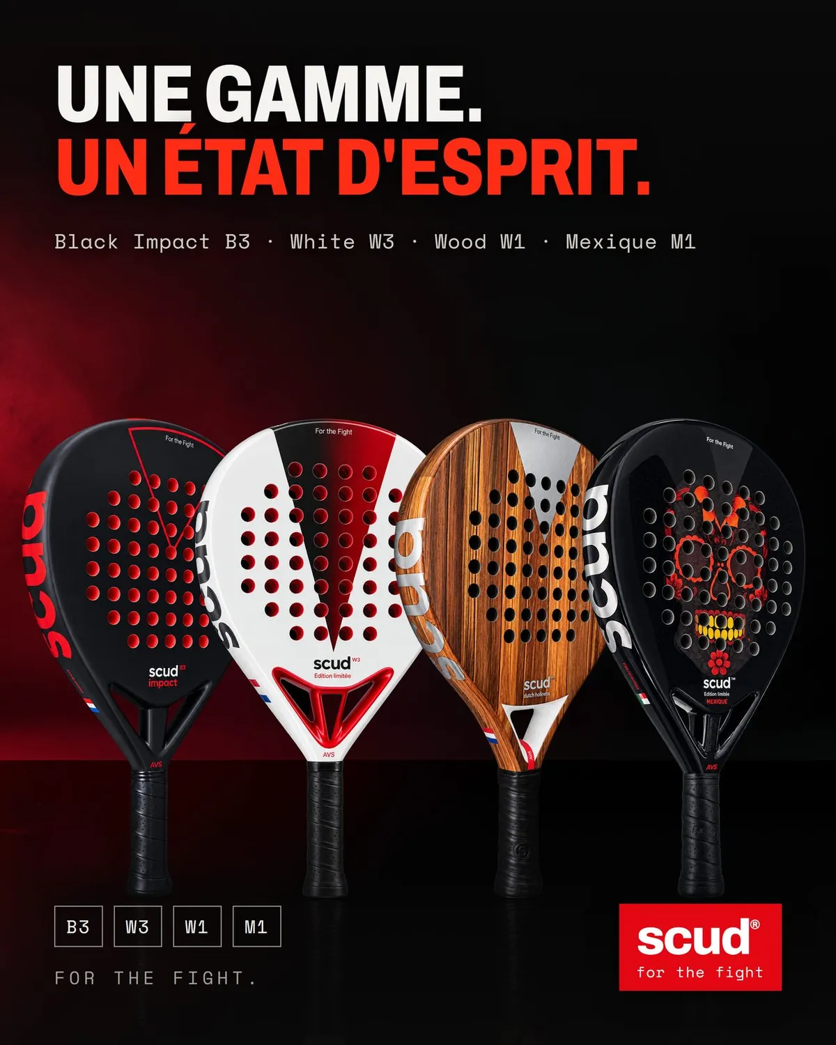 Affiche officielle SCUD « Une gamme. Un état d'esprit. » : les quatre raquettes Black Impact B3, White S3, Wood S1 et Mexique M1 côte à côte