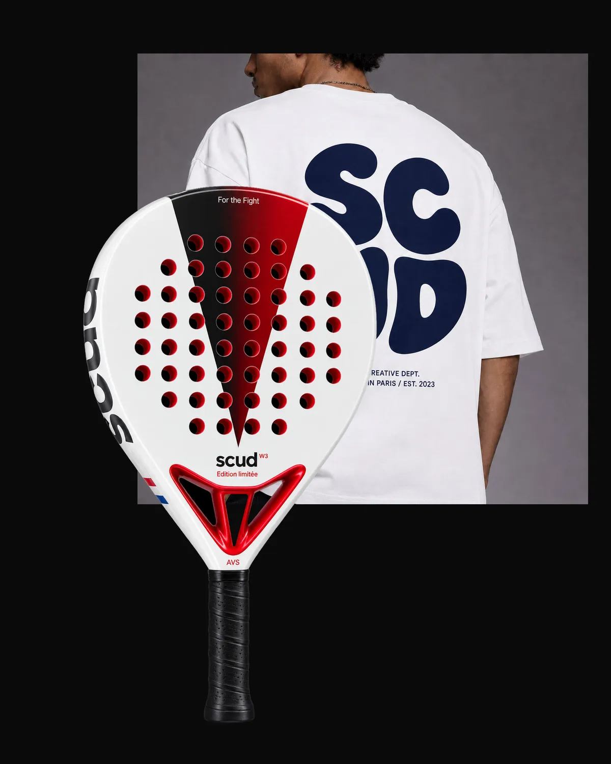 Pack Halloween SCUD avec la White S3 : la raquette blanche au triangle rouge posée devant le t-shirt SCUD blanc à logo bleu marine