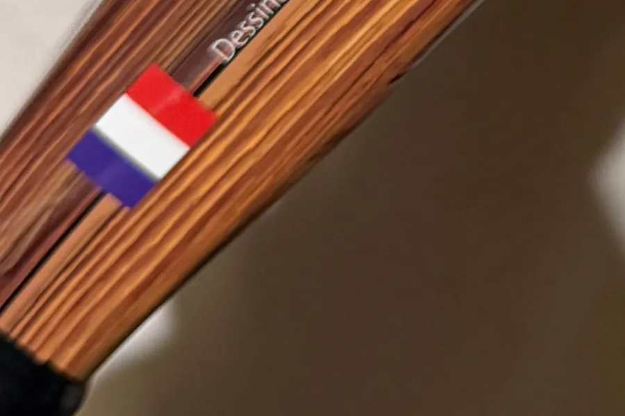 Macro of the wooden edge of the SCUD Wood S1 with the French flag and the words 'Dessinée à Paris'